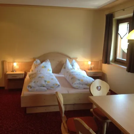 Farm stay Weisssteinalm *